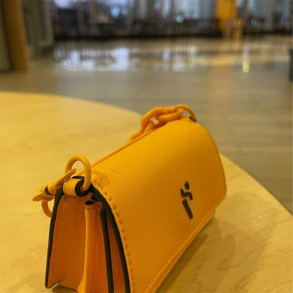 Simply Vera Vera Wang Women's Mini Coin Purse Yellow Clasp Closure Lightweight - Picture 4 of 4